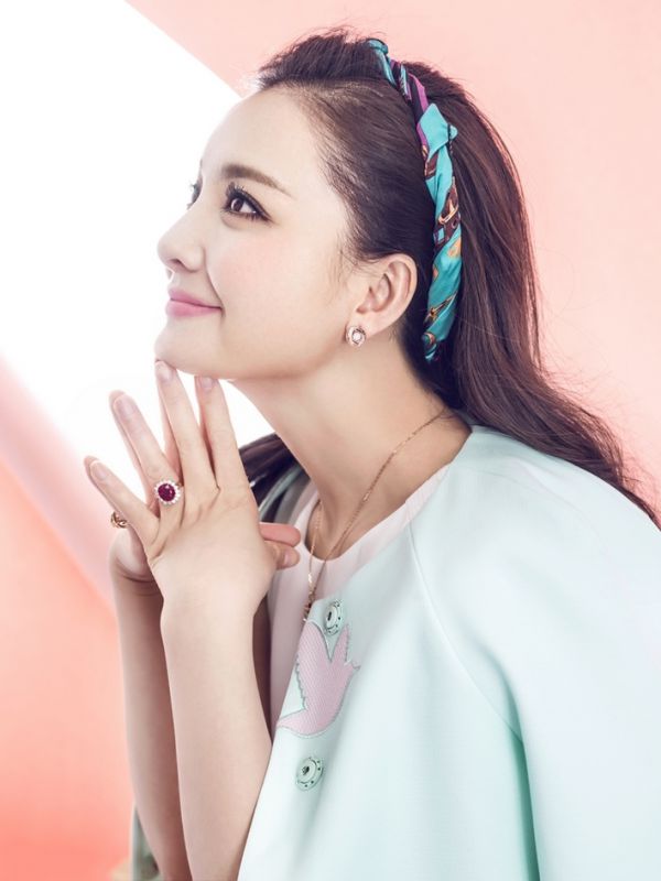 孙茜甜美清新妆容高清迷人写真