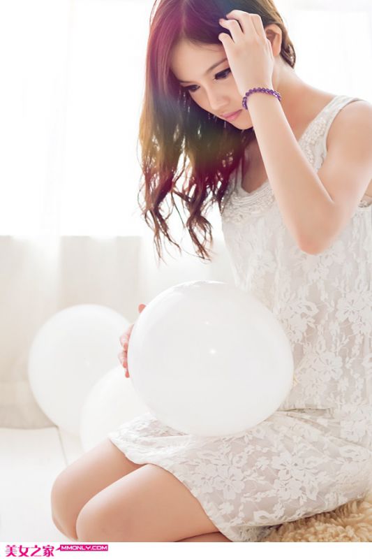 清新蕾丝裙美女高清迷人写真