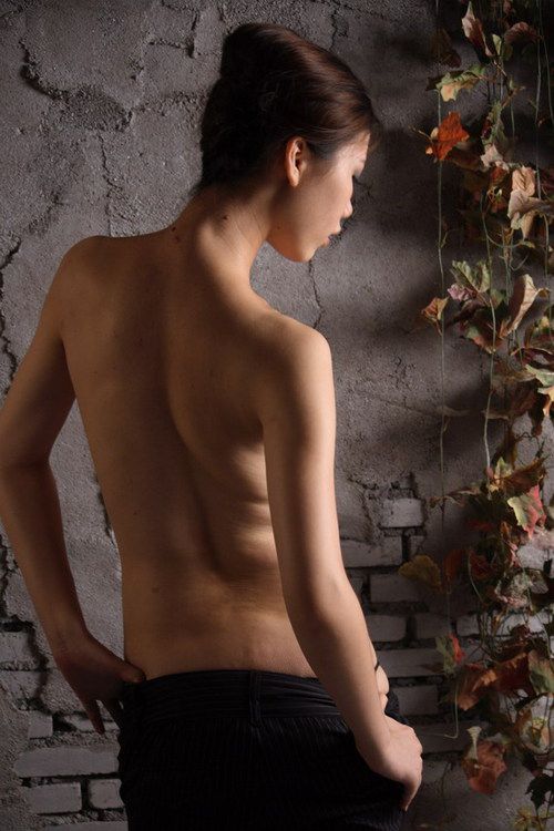 裸露上身性感美女私房诱惑写真