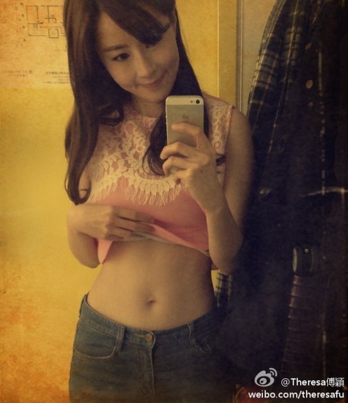 香港女歌手傅颖生活自拍照