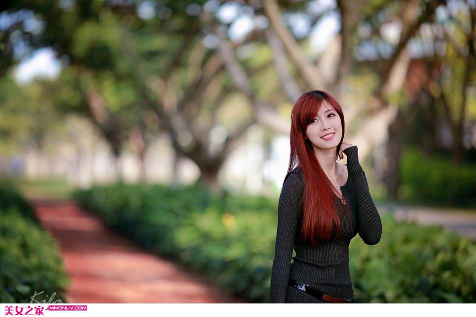 短裙美腿美女小清新户外写真