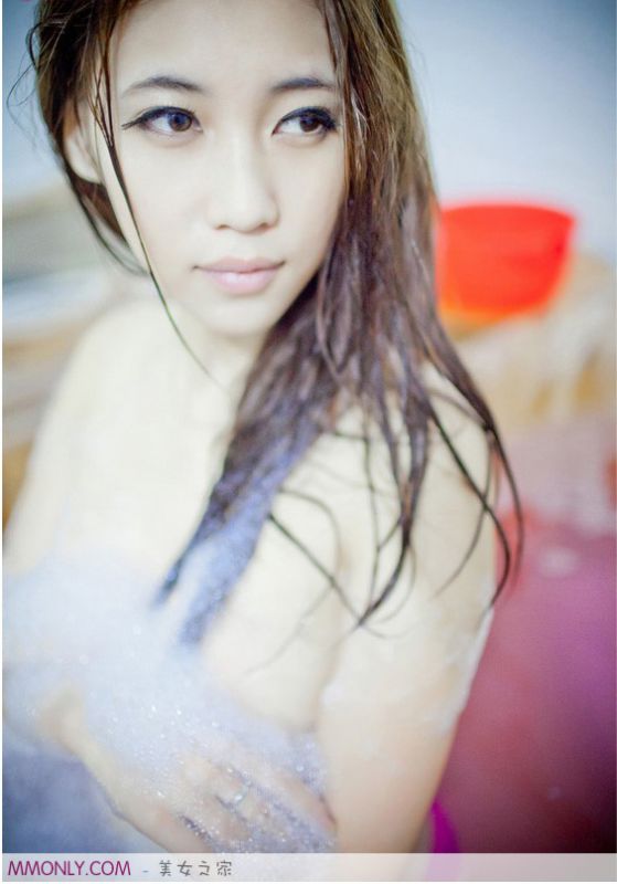 性感美女浴室湿身诱惑写真