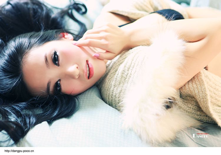 妩媚黑色内衣美眉私房写真