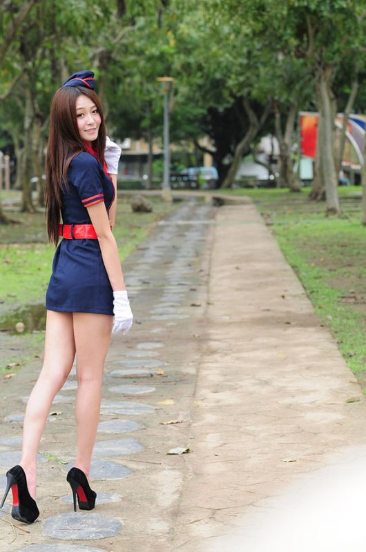 空姐制服美女秀长腿高清写真