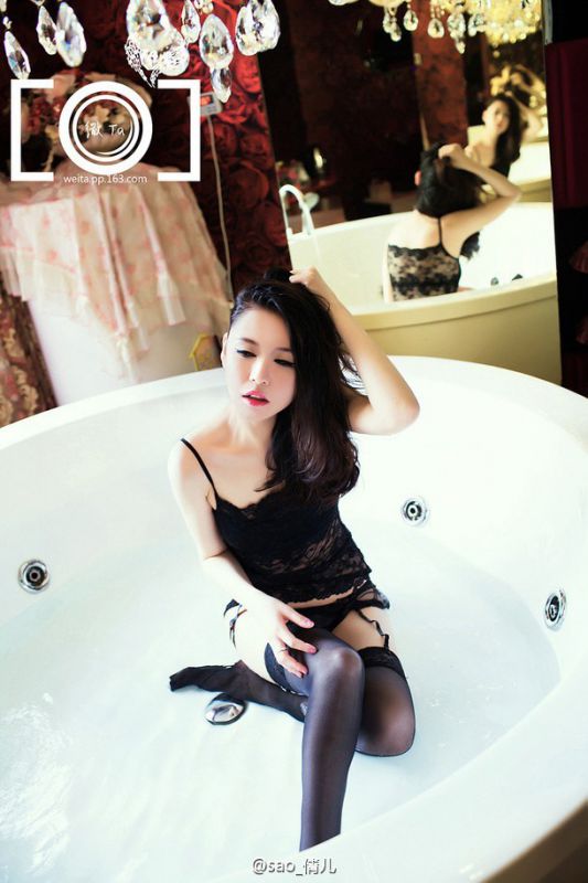 性感长腿美女浴室湿身诱惑写真