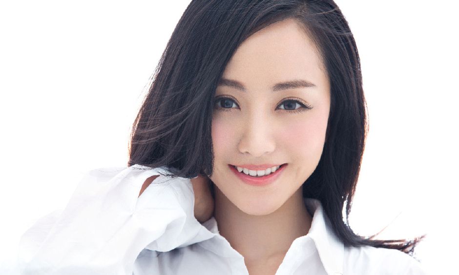 杨蓉清新白衬衫迷人写真