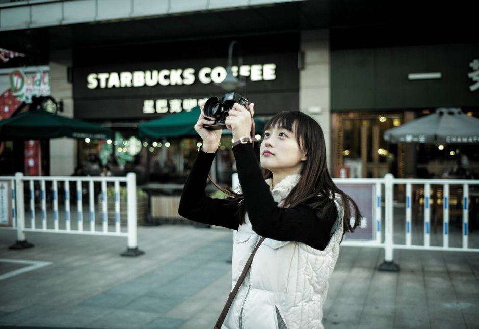 长发美女何泓姗清新迷人写真