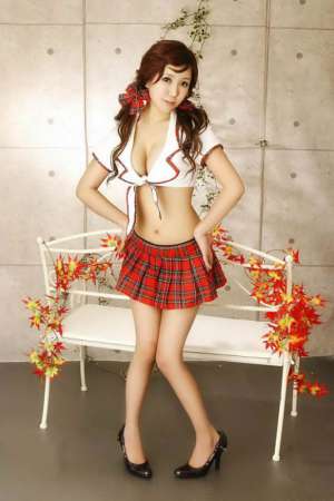 性感白色内衣美胸美女私房诱人写真
