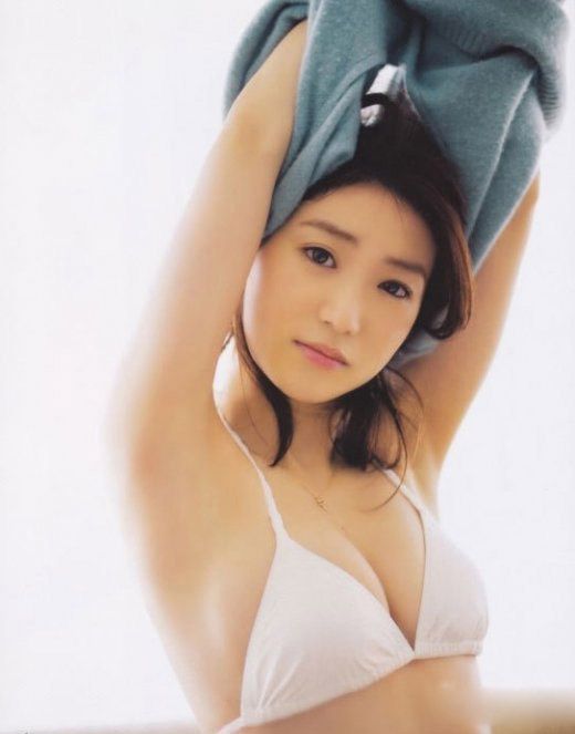 日本内衣美女渡边麻友诱人写真