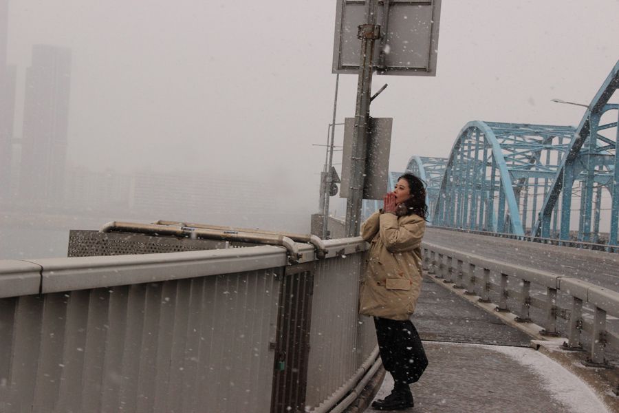 周海媚冬日时尚街头高清写真