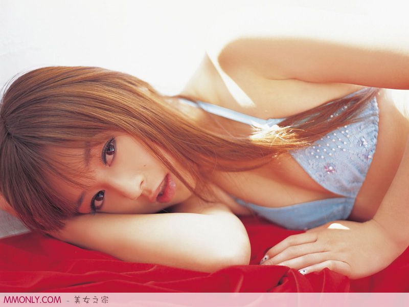 日本黑色内衣美女夏川纯私房诱人写真