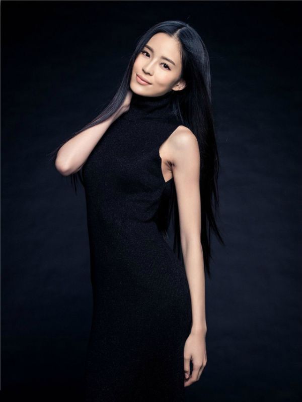 氧气美女温心黑色短裙迷人写真