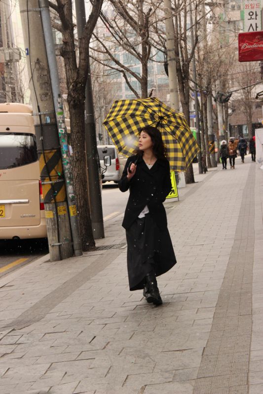 周海媚冬日时尚街头高清写真