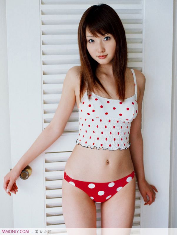 日本可爱美女私房内衣诱人写真