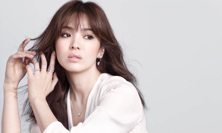 宋慧乔简约纯白礼服高清迷人写真