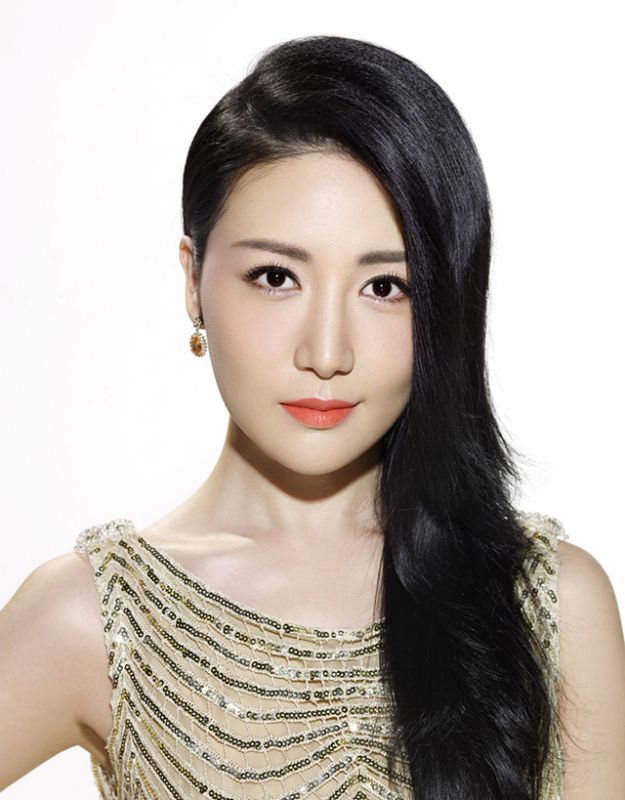 美女明星刘梓妍优雅长裙迷人写真