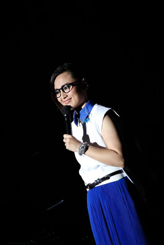 靓丽女星周笔畅演唱会活动照