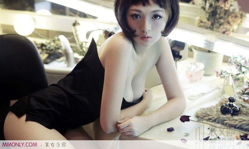 极品美胸女郎私房性感写真