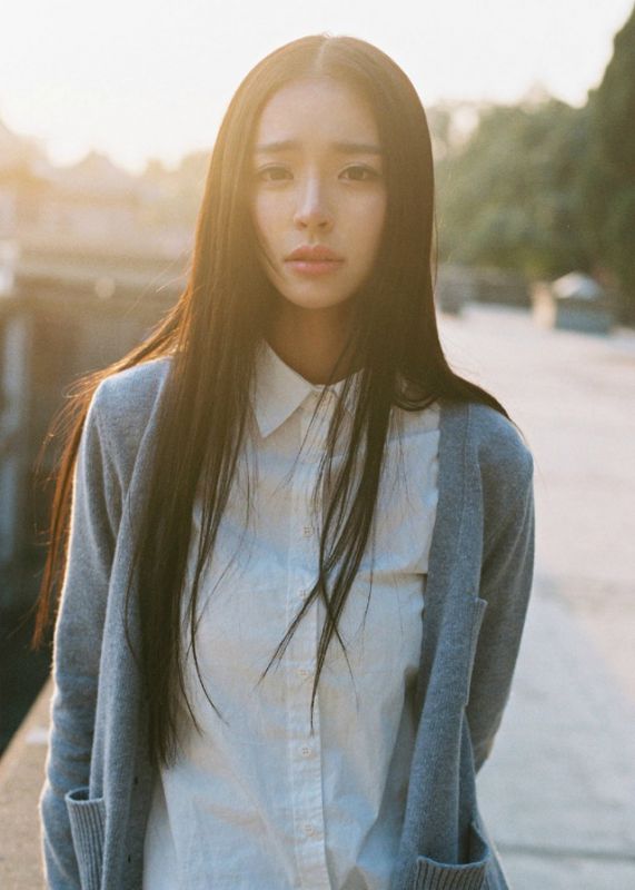 女神李莎F子户外写真大图