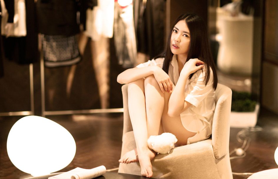 女神黎一萱修长美腿迷人高清写真