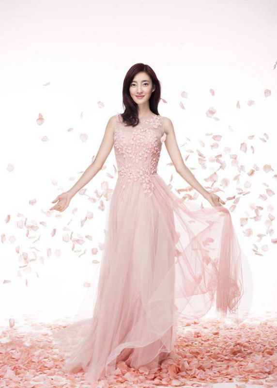 王丽坤清新长裙迷人写真大图