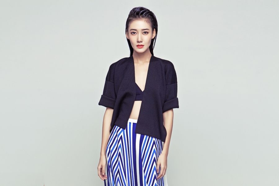 甜美女星高露百变造型迷人写真