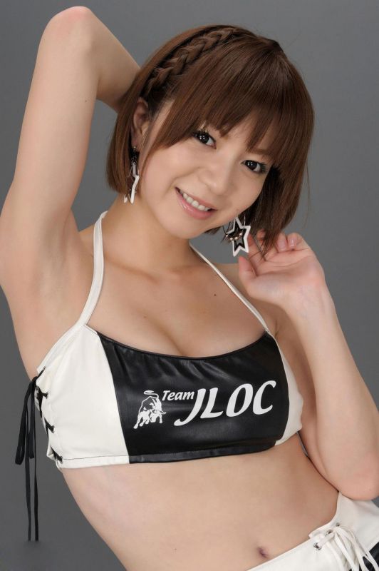 甜美丰满美女私房性感短裙迷人写真