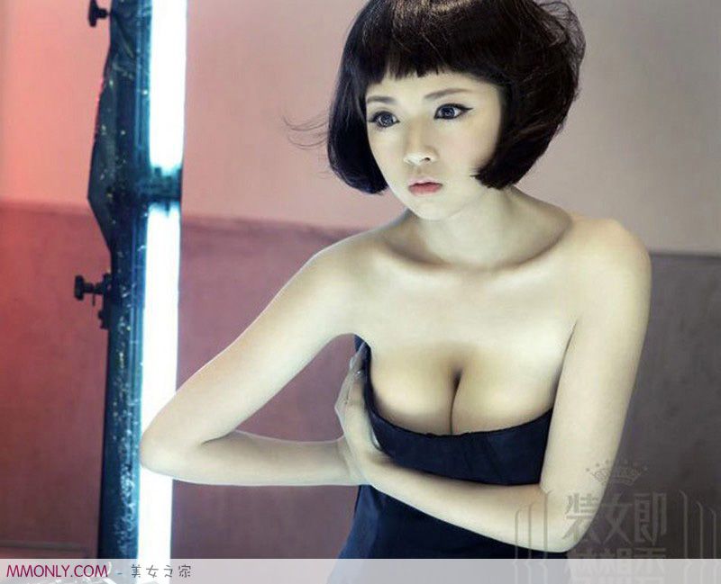极品美胸女郎私房性感写真