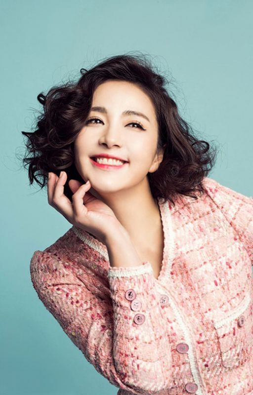 韩国女星尹海英气质迷人高清写真