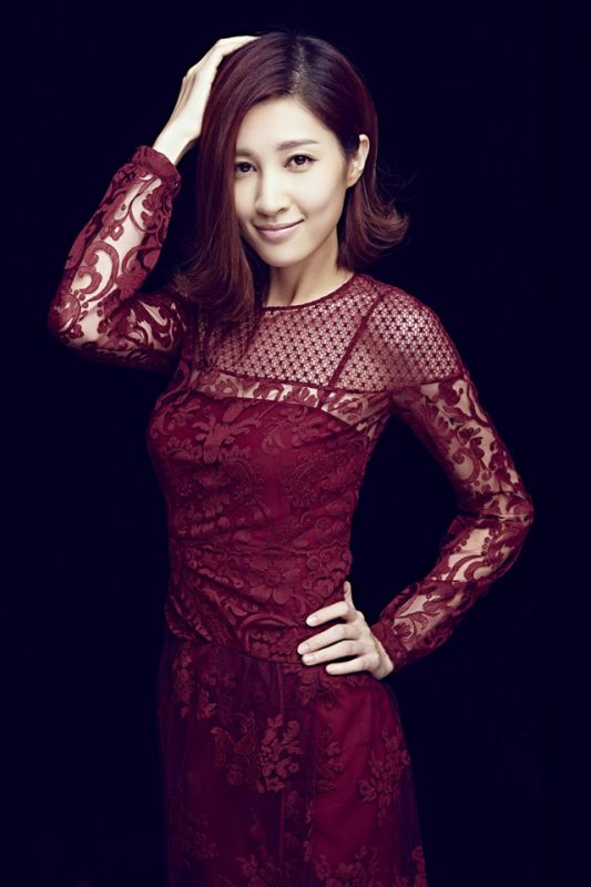 女神王倩一妩媚长裙迷人写真