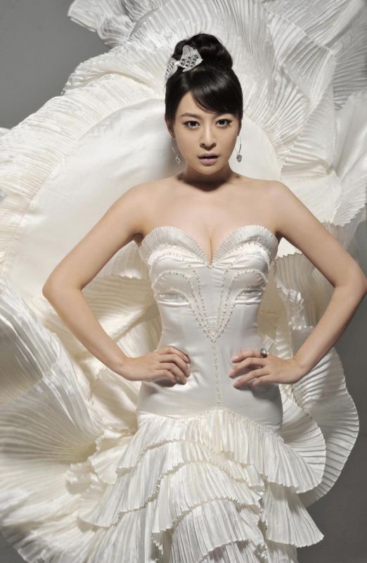 内地女演员李舜甜美可人写真