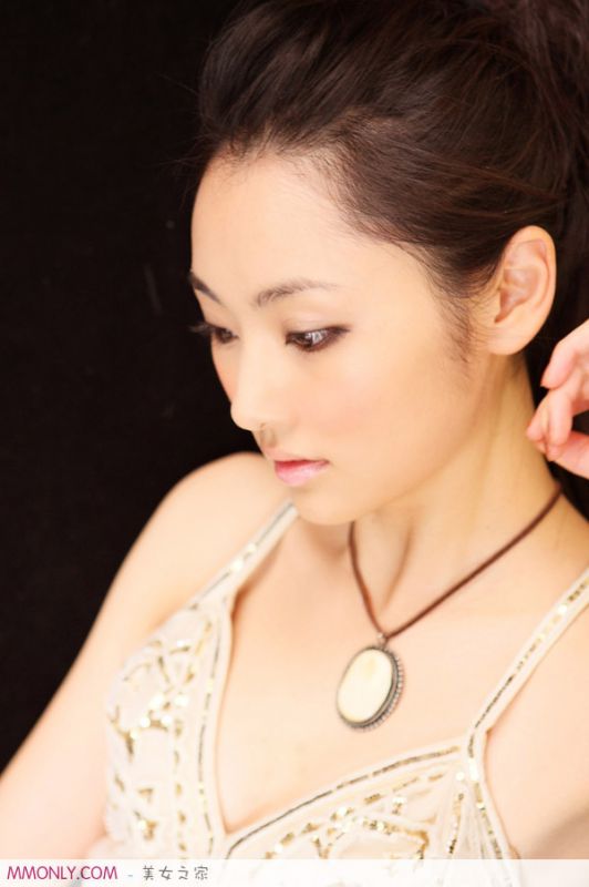 日本纯白可爱美女林丹丹私房写真