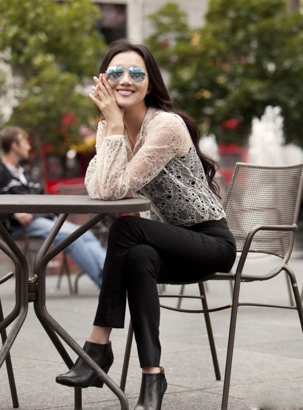 韩雯雯暖春时尚街头高清写真