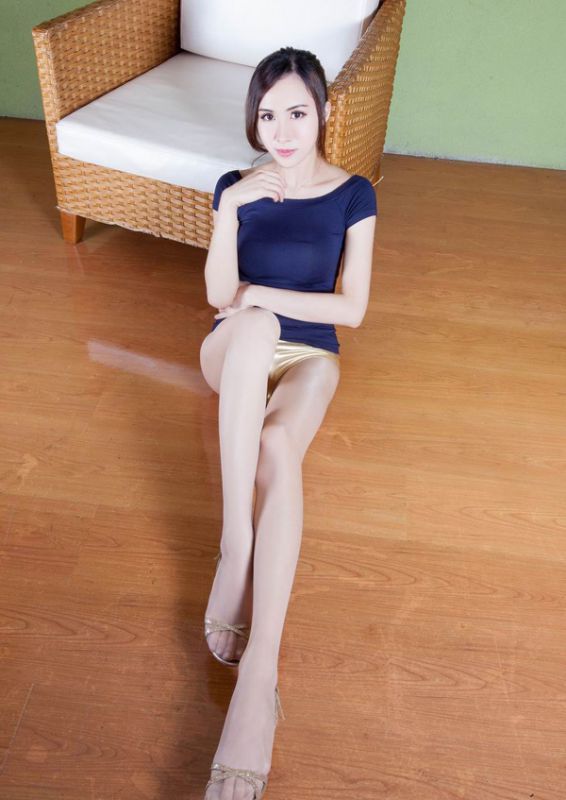 Dora性感长腿私房写真