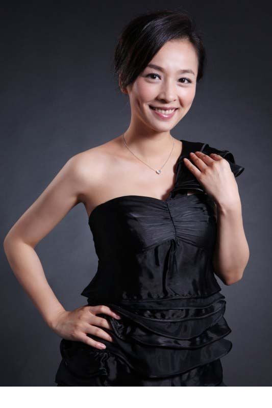 美女明星张庭优雅裙装迷人写真