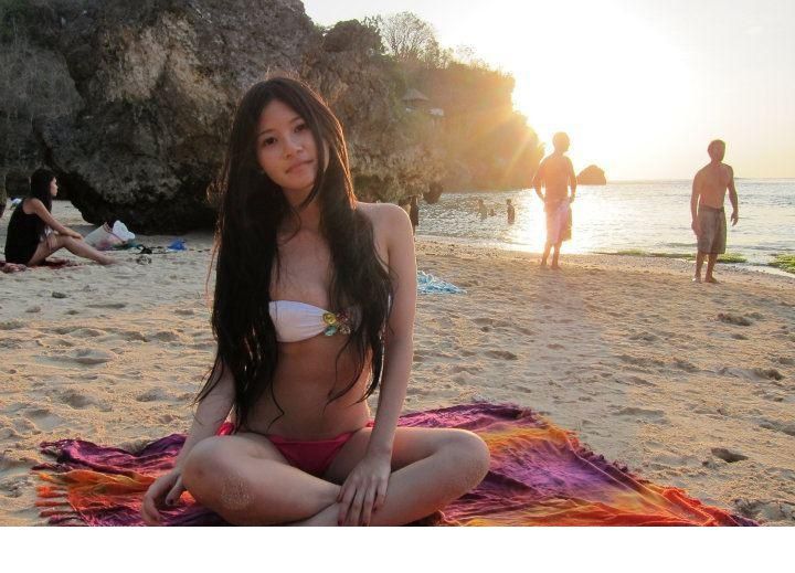 美女陈维芊沙滩比基尼性感写真