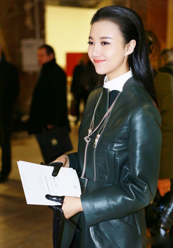 韩雯雯巴黎时装周甜美高清写真