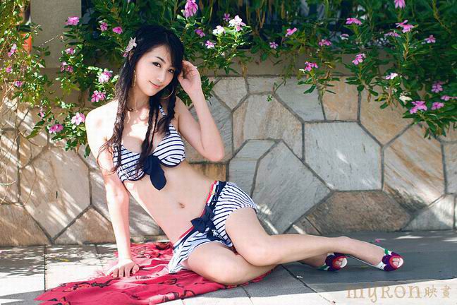 性感泳装美女户外高清写真