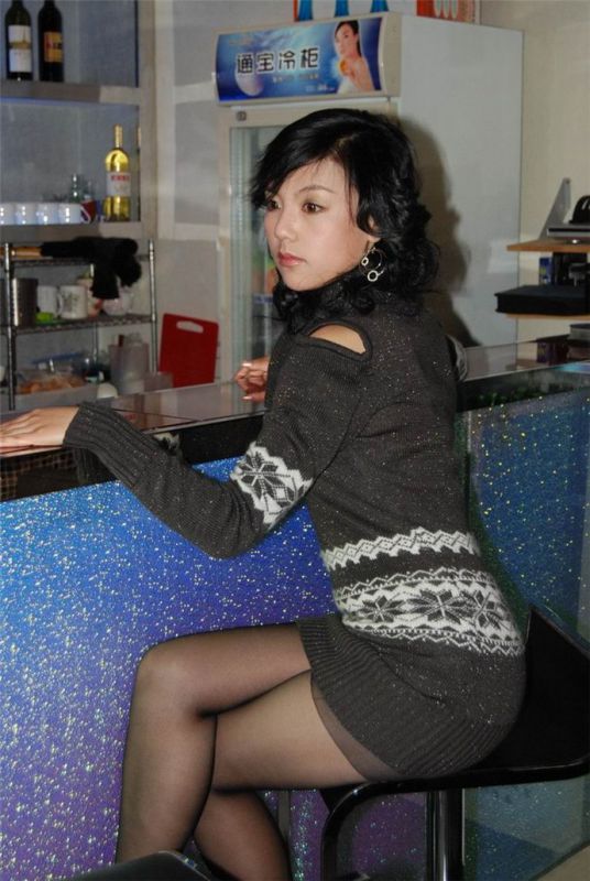 黑丝时尚美腿美女高清写真