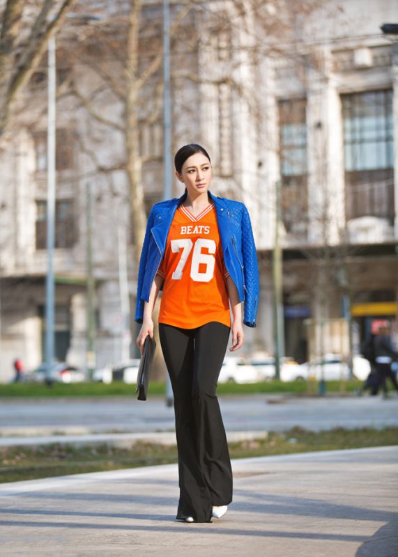 李小冉米兰街头秀美腿高清写真