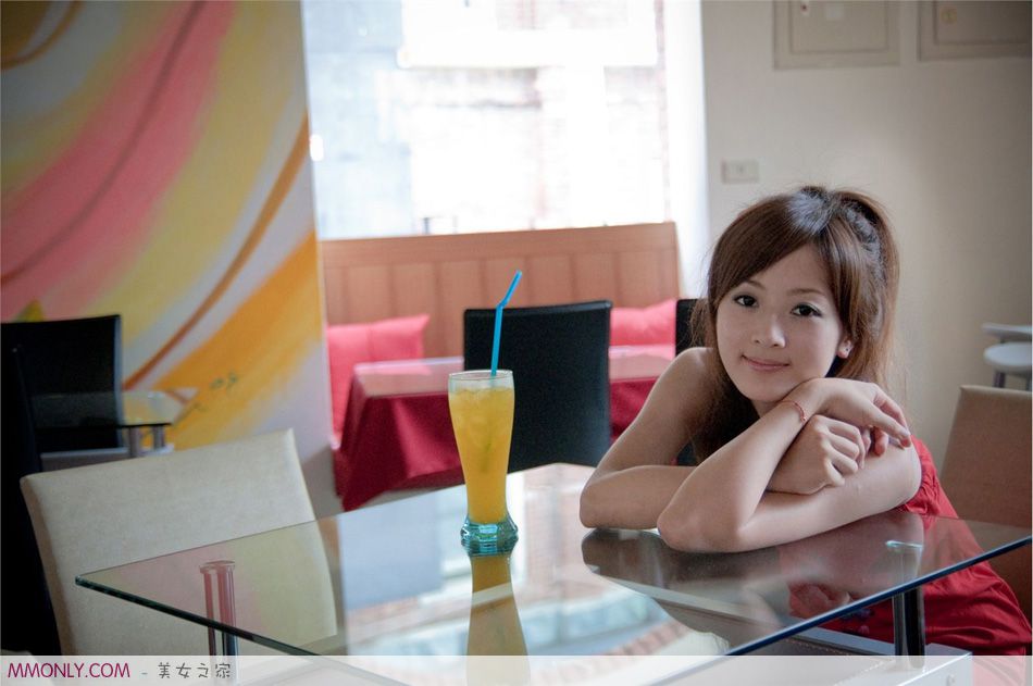 夏日可爱美女室内高清写真