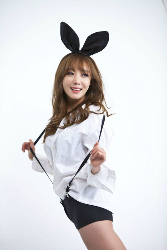 可爱纯白衬衫美女私房迷人写真