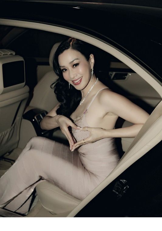 香港美女钟丽缇性感活动照