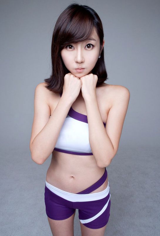 可爱卖萌韩星崔星儿迷人写真