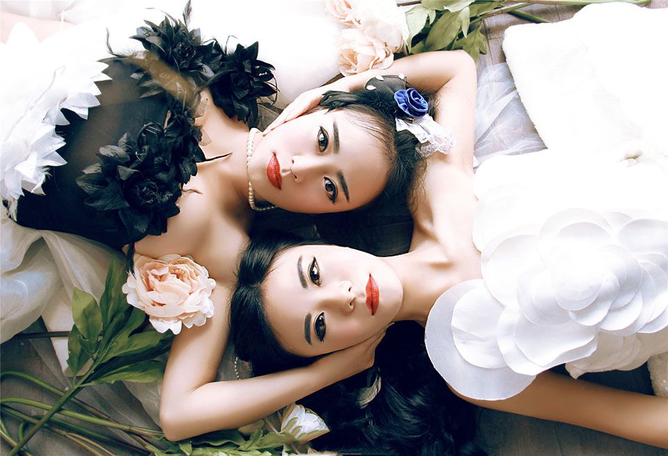 性感美胸姐妹花私房诱惑写真