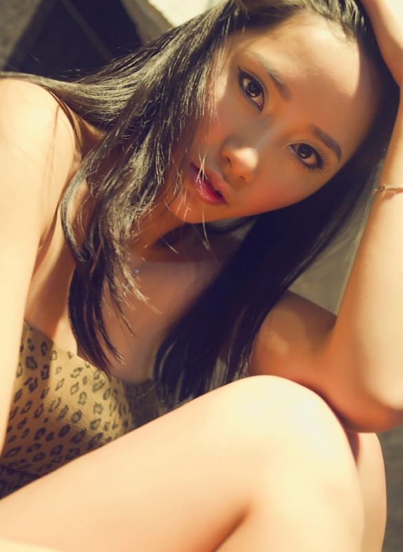 性感美胸美眉私房撩人写真