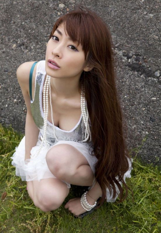 日本女优中山惠美私房诱人写真