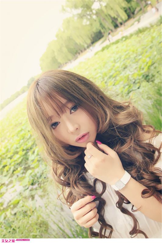 紫绮原小清新户外迷人写真