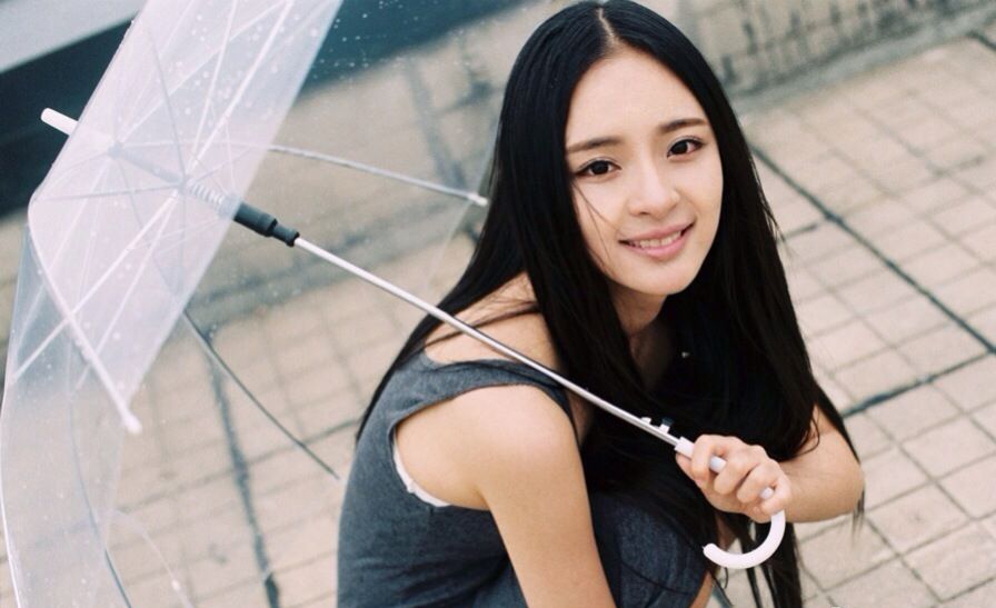 武大校花李莎F子清纯写真拍摄