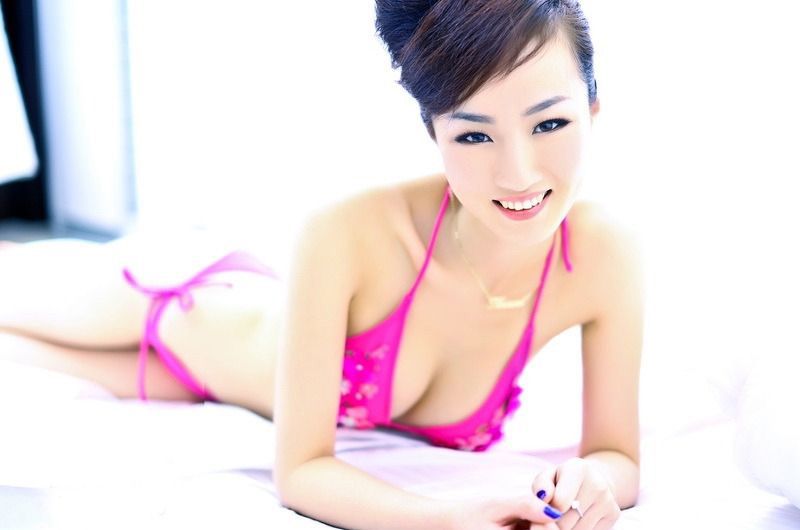 性感酥胸美女私房内衣诱人写真